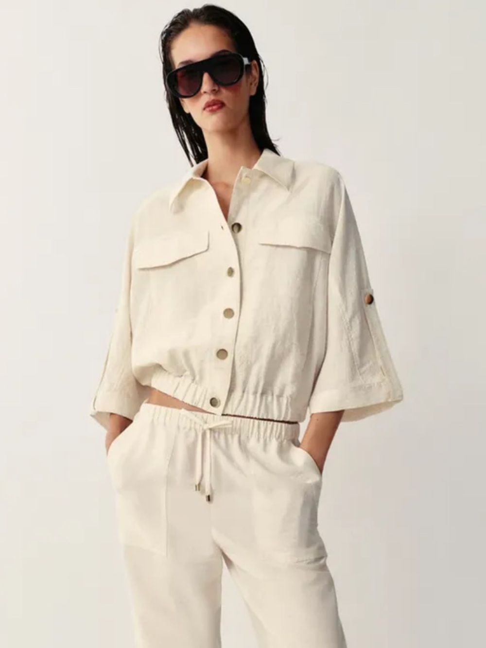 ZARA Roll Up Sleeve Safari Blouse
Light Beige
Size XS